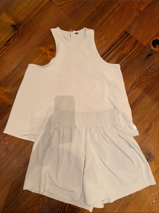 Vuori Pants - Vuori Villa tank and shorts cream beige color small NWOT